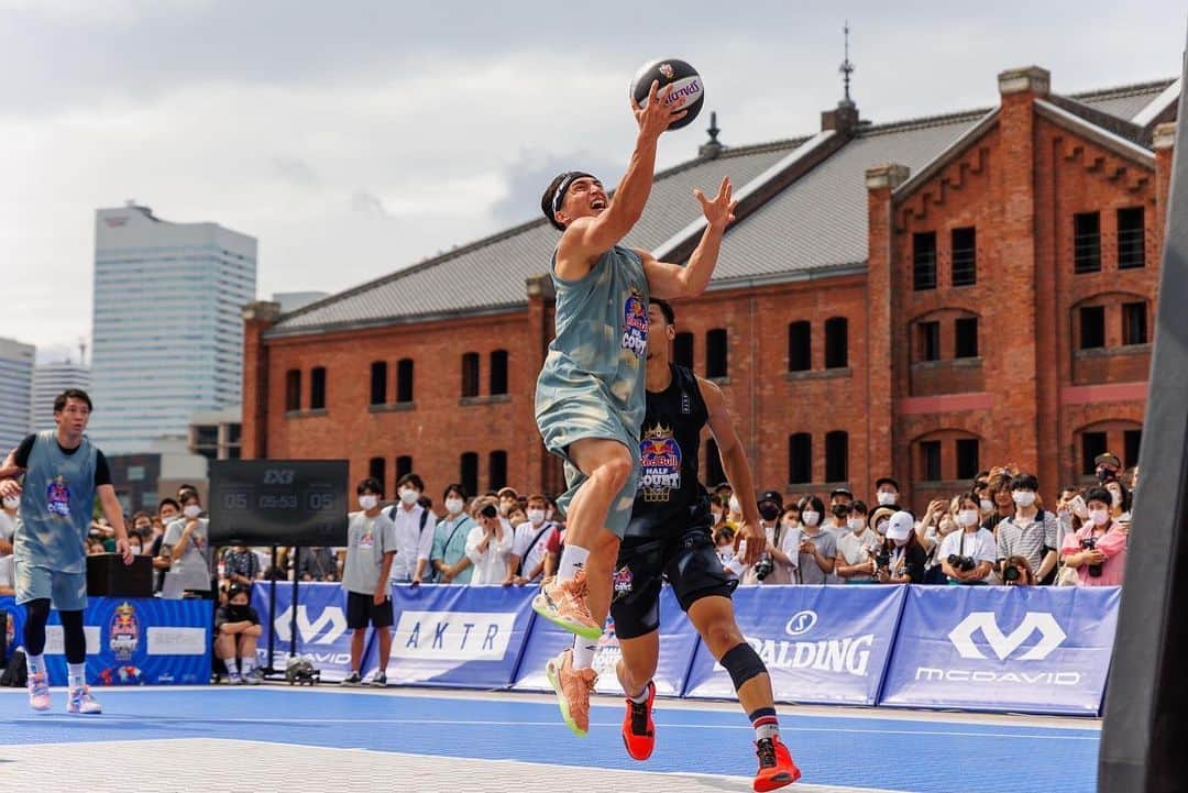 佐藤マクファーレン優樹さんのインスタグラム写真 - (佐藤マクファーレン優樹Instagram)「この度、 @redbullhalfcourt 2022開催のエジプトへ @redbulljapan さんに帯同させて頂けることになりました！🇪🇬  今年はプレーヤーとしての帯同では残念ながらありませんが、redbullさんが開催するユニークでかっこいい redbull half court の魅力をお届けできたらと思います！🫡  そして、現地では特別ゲストとのコラボも、、、？？？  楽しみにしててください！  目指せレッドブルアスリート！🏀  *******************************  #バチェロレッテ #バチェロレッテ2 #thebachelorette #アマゾンプライムビデオ #amazonprimevideo #amazon #アマゾン #佐藤マクファーレン優樹 #マクファー #3x3 #バスケ #恋愛もパワープレーな男 #redbull #redbullhalfcourt #翼をさずける」9月22日 21時59分 - yukisatomacfarlane