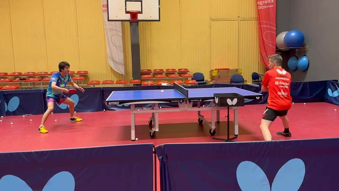 松山祐季のインスタグラム：「またコーチにきつい球出ししてもらいてー😂👍🏓」
