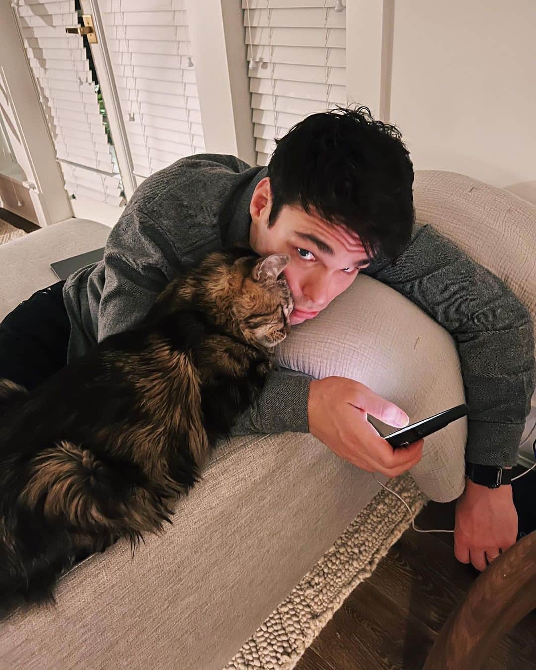 レイチェル・スカーステンさんのインスタグラム写真 - (レイチェル・スカーステンInstagram)「With a very heavy and quite frankly broken heart I said goodbye to my sweet Magnus yesterday. Anyone who follows me here is probably an animal lover so you know that pets can become more than just pets, they become family. Magnus was with me through many ups and downs, moved 6 times with me, made me smile/laugh every day even when I was sad, and from the minute I brought him home from the shelter he made himself right at home in my heart and life. Saying goodbye is inevitable when you have a senior animal, and it’s painful but so worth it. Thank you for adopting me Mags, there will only ever be one cat like you and I’m so grateful you spent your golden years with me.」9月22日 15時55分 - rachieskarsten
