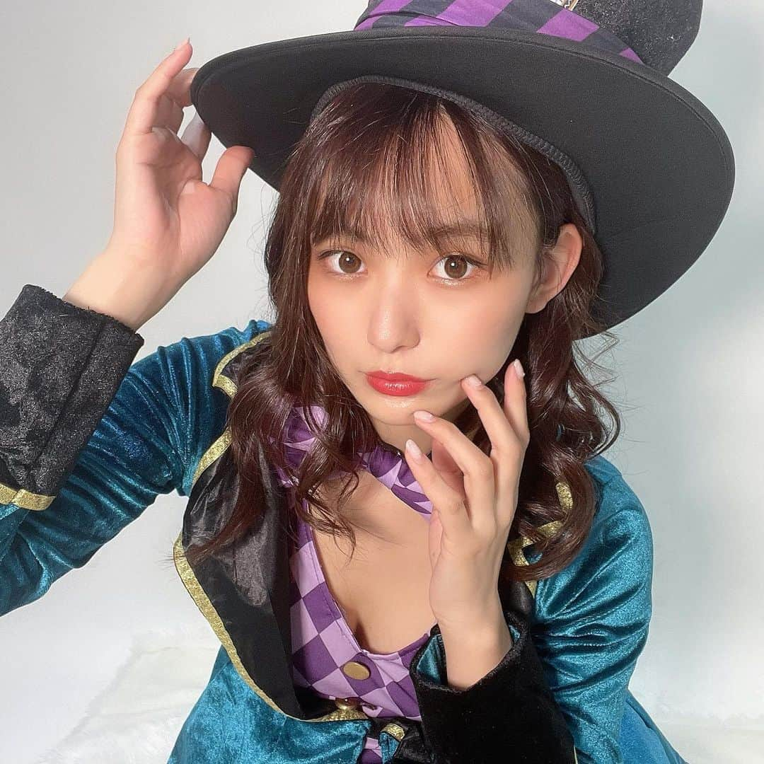 御寺ゆきさんのインスタグラム写真 - (御寺ゆきInstagram)「先取りハロウィン🎃🎃 . 宿題チェキ販売中です！❤︎ 宿題チェキとは....チェキに私の直筆サインと宛名を書いて郵送します📮❤︎ . 今回のコンセプトはハロウィン！🎃 衣装は全部で５着着ているので いろんな種類のチェキを楽しんでもらえると思います😉💌 . ●販売期間 9月21日 20:00〜9月25日 23:59 申し込みはお早めに🙇‍♂️💦 . ●URL ec.01familia.co.jp/items/67131511 （Twitterやストーリーにもリンク載せてます✔️） . ぜひぜひゲットしてくれたら嬉しいです❣️ . #チェキ #宿題チェキ #ハロウィン #コスプレ #仮想 #ハロウィンコスプレ #イベント」9月22日 23時32分 - terashi1220