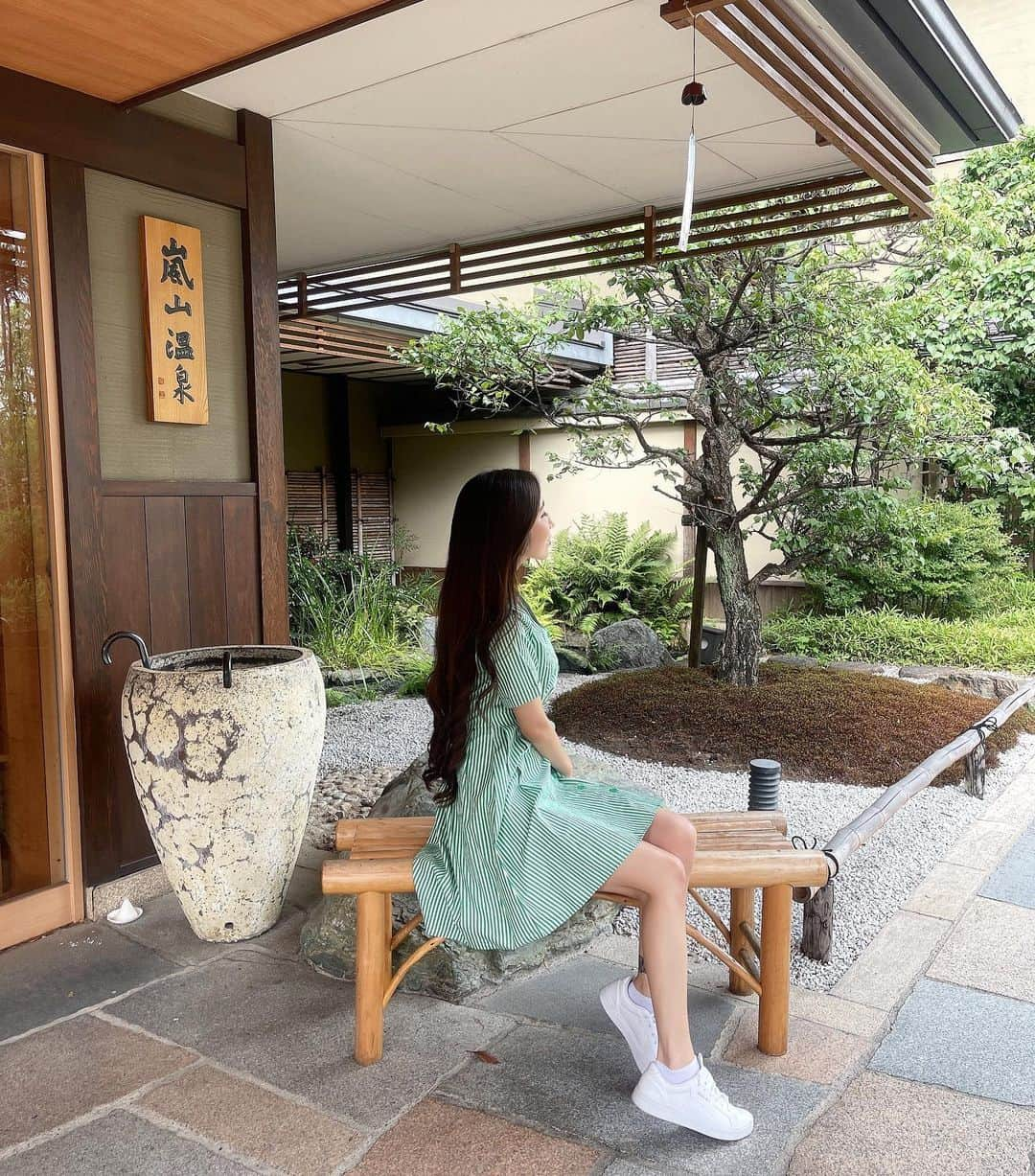 AMIさんのインスタグラム写真 - (AMIInstagram)「いーちゃんとお揃いのワンピ👗.＊ . 嵐山温泉🏞⛩🌿時のお気に入りコーデ📸 . . 楽しかったな…🐒💭 . . . . . . . . . . . . . . . #ootd #fashion #code #ladiescode  #instafashion #instagood #instalike  #followforfollowback #nail  #likeforlikes #like4likes #followｍe  #ワンピース #ストライプ  #ファッション #レディースファッション  #コーデ #韓国ファッション  #お洒落さんと繋がりたい #写真好きな人と繋がりたい #ロングヘア #ビジョビ  #浴衣  #温泉 #真夏の温泉 #浴衣女子 #温泉女子 #嵐山温泉 #嵐山食べ歩き #嵐山」9月22日 18時30分 - _a.mi.m_