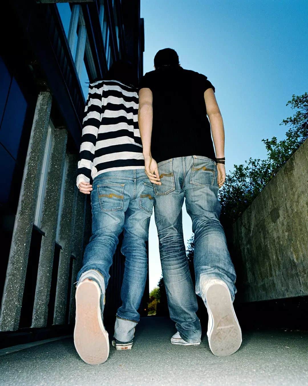 ヌーディージーンズさんのインスタグラム写真 - (ヌーディージーンズInstagram)「If we asked you what year this Nudie Jeans photoshoot took place, what would you answer?  📷: Jonas Linell   #NudieJeans #TBT #JonasLinell」9月22日 18時33分 - nudiejeans