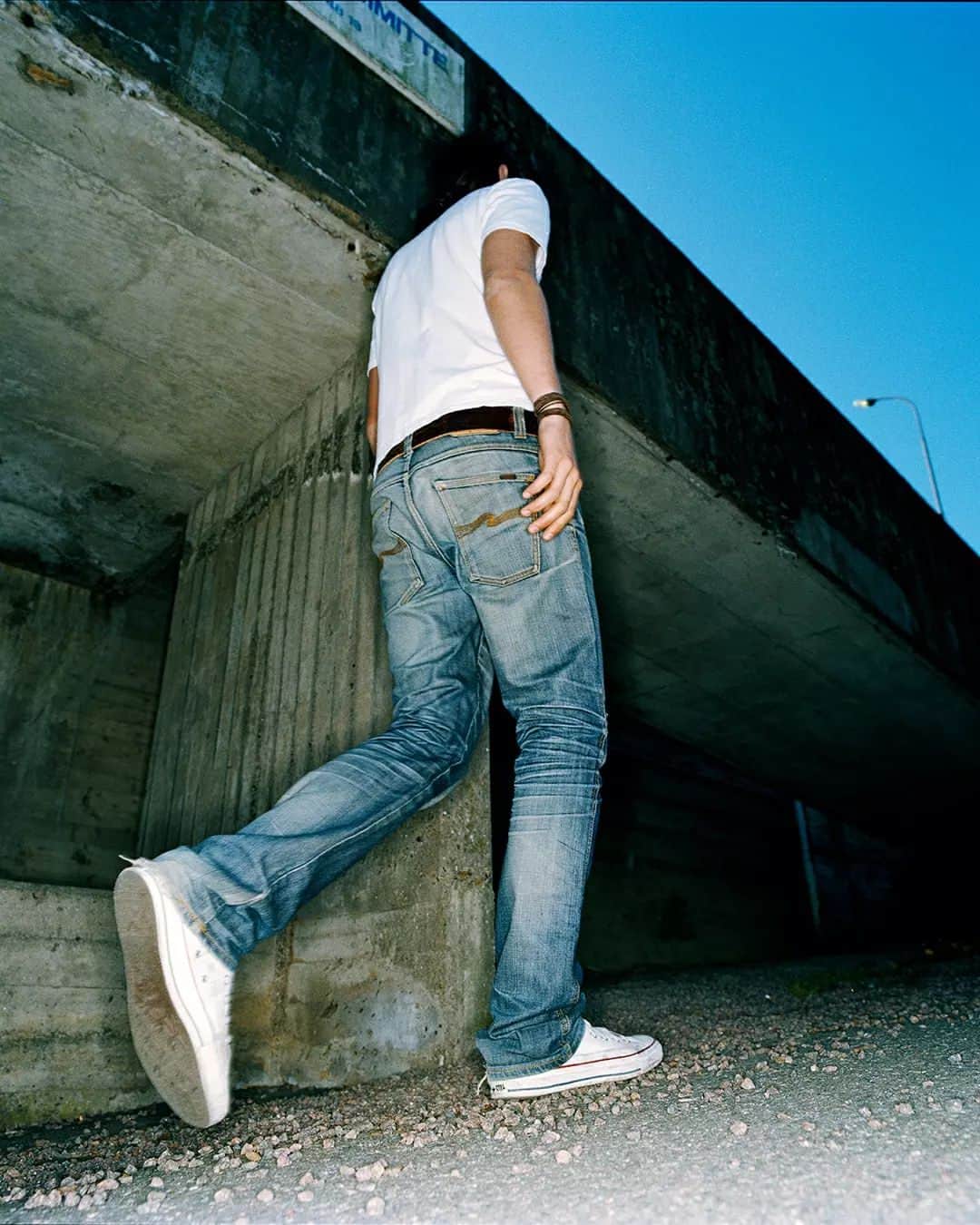 ヌーディージーンズさんのインスタグラム写真 - (ヌーディージーンズInstagram)「If we asked you what year this Nudie Jeans photoshoot took place, what would you answer?  📷: Jonas Linell   #NudieJeans #TBT #JonasLinell」9月22日 18時33分 - nudiejeans
