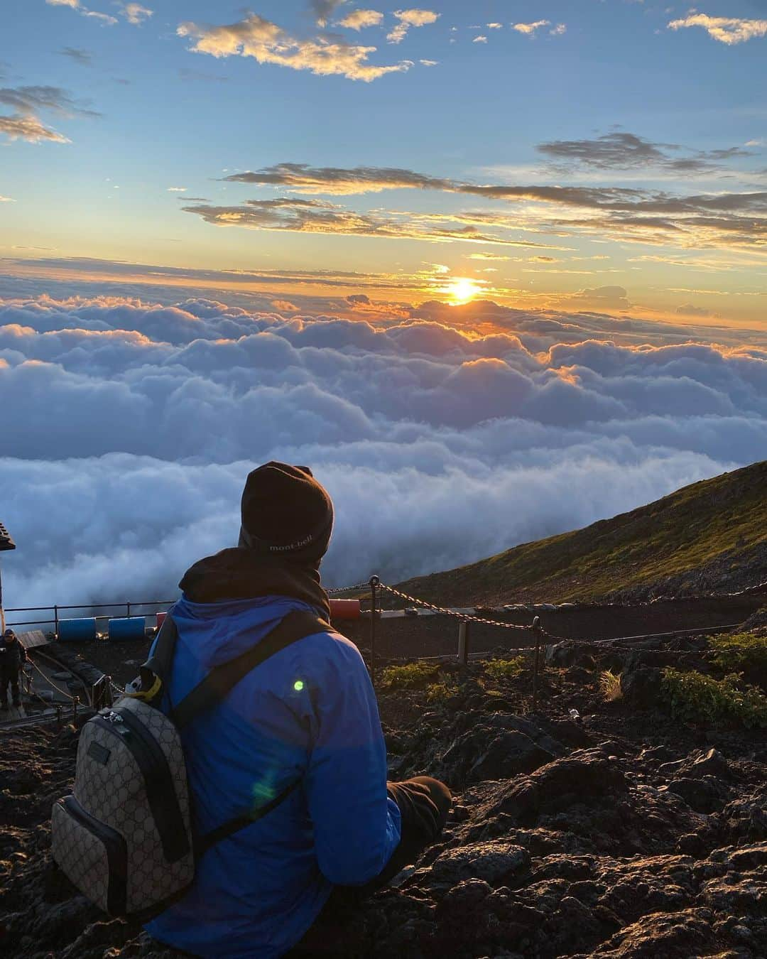 クエンテン・マルティノスのインスタグラム：「Sunrise Mt Fuji」