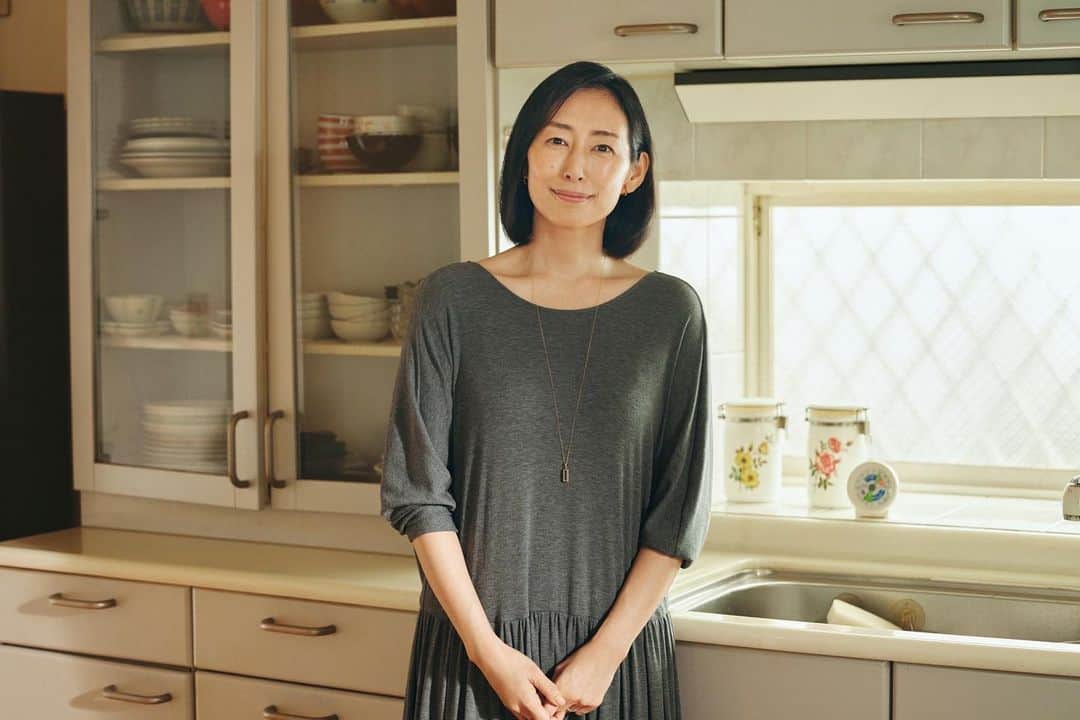 ノンレムの窓のインスタグラム：「#ノンレムの窓 2022・秋🍁  3本目は #木村多江 さん主演の「パスワードが知りたい」🗝  夫の隠し事を探るため、パスワード解析をしようとする主婦を演じます👏  その解析を阻止しようとする夫には #鈴木浩介 さん☺️  10/9(日)10:30〜放送！  詳しいストーリーは公式HPへ😎」