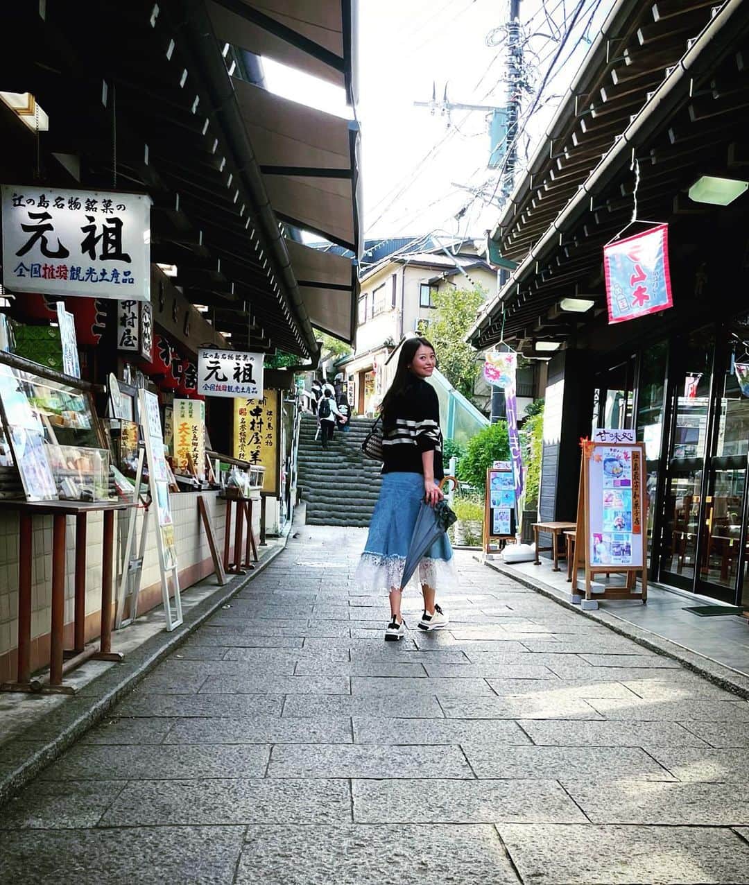 黒澤ゆりかのインスタグラム：「だいぶ秋めいてきましたね！ 気分転換にちょこっとお出かけ♪  さて！ 明日17時からオッズパークさんの生配信です🏇  ぜひ遊びにきてね☺️」