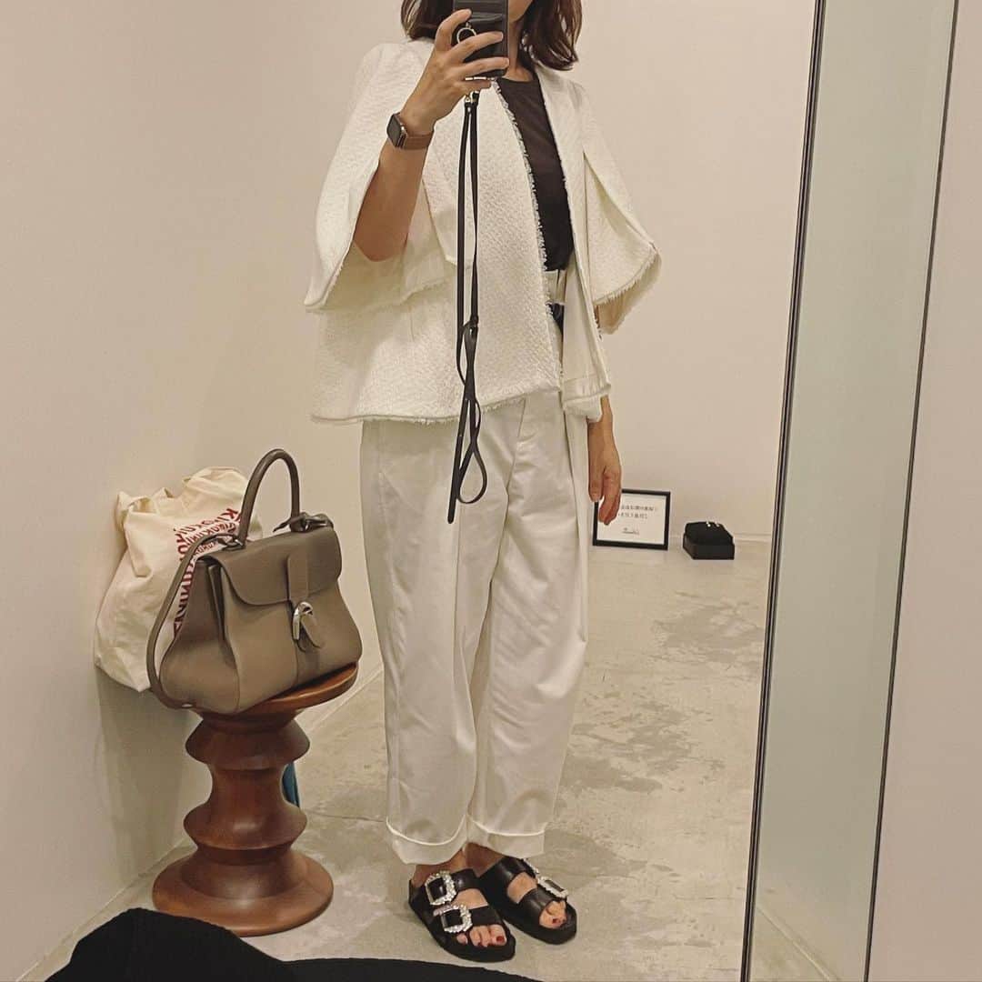 luna_mwのインスタグラム：「急に涼しくなりましたね🍁 少し前のコーデです。 ＊ ＊ ＊ #drawer#31philliplim #delvaux  #manoloblahnik #birkenstock  #ドゥロワー」