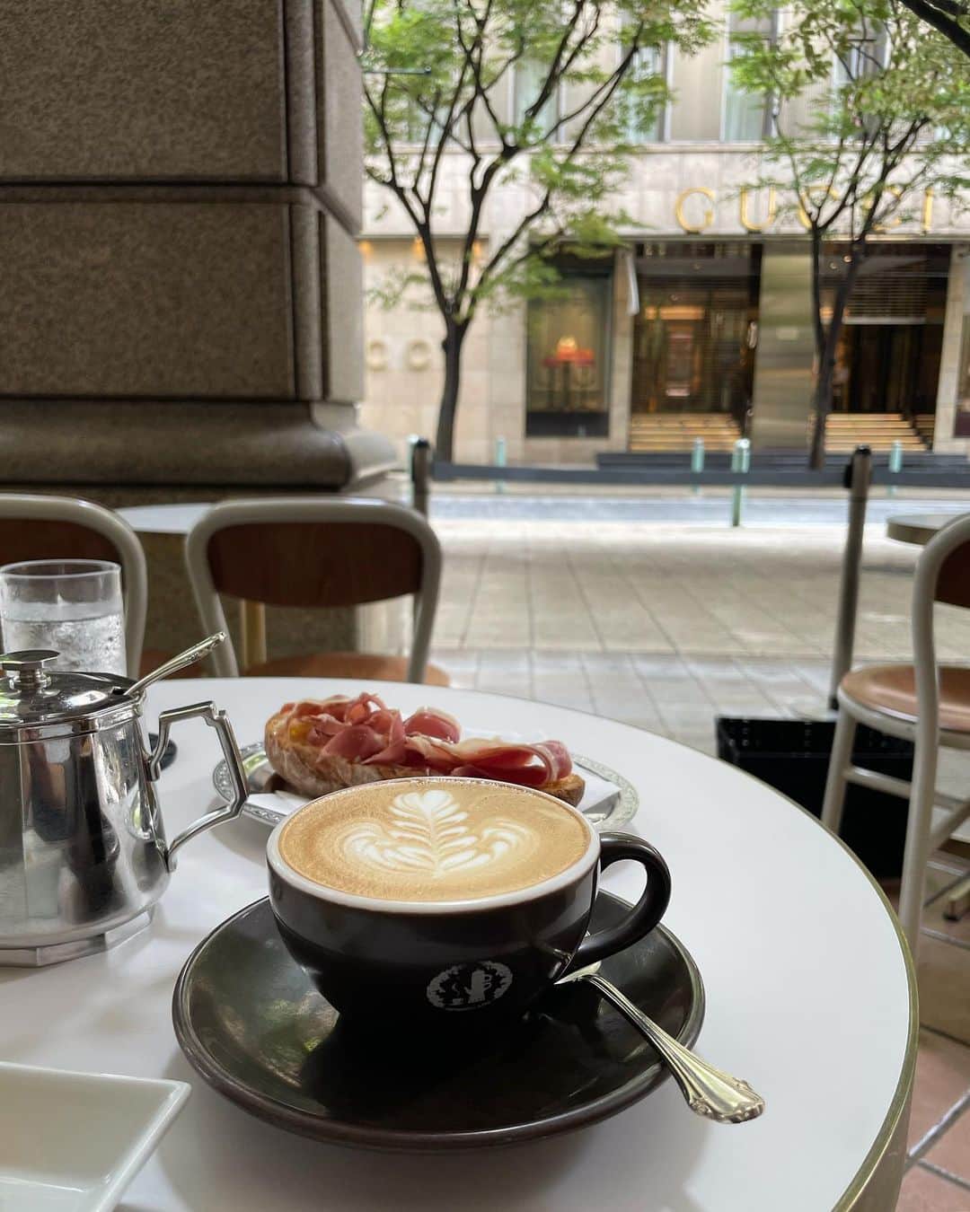 のインスタグラム：「テラスが心地よい季節☕️🍂」