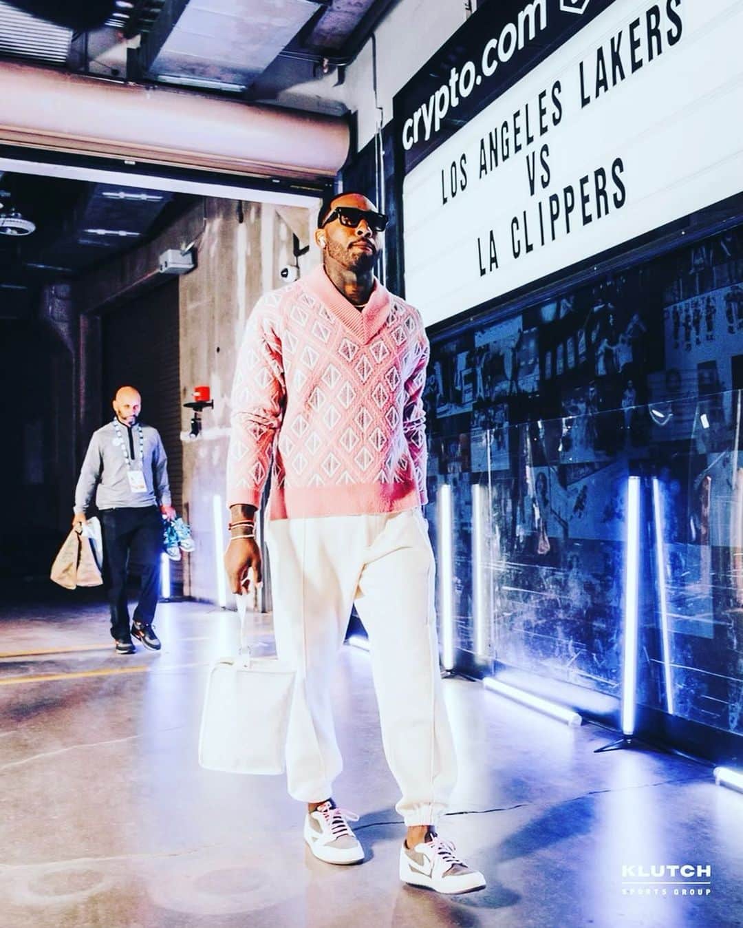ジョン・ウォールのインスタグラム：「I’m wearing PINK for all of those in the fight and especially for you Ma. I know you’re watching over me.   #octoberwewearpink #breastcancerawareness #RIH F.A.P💕」