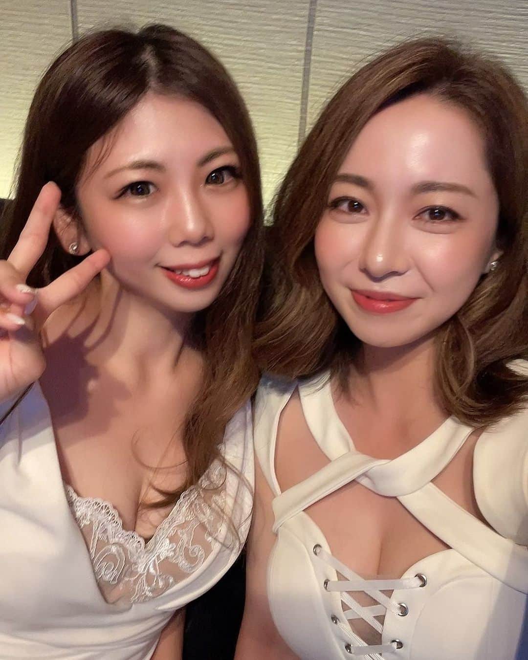 安藤ユキのインスタグラム：「白×白　Day✨  club L’Etoile ⭐️ 札幌市中央区南5西3丁目美松ビル5F  #レトワール　#シンセイグループ　#葵ゆき #札幌　#すすきの　#北海道　#ニュークラブ　#ニュークラ嬢　#すすきのニュークラ　#ラウンジ　#ラウンジ嬢　#キャバクラ　#キャバ嬢　#ホステス　#道産子　#美女スタグラム　#求人　#自撮り　#ヘアアレンジ　#キャバキャバ  #美女 #美人 #可愛い #飲み屋  #ポケパラ #ナイツ」