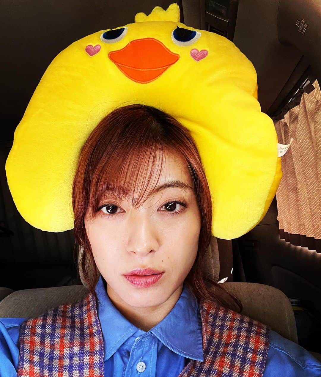 瀧本美織のインスタグラム：「🐤 Sister1話観てくれてありがとうございます！  Tverでも観れますのでぜひです👼🏻 まだまだ序の口でしたね。 ここからですからね。 さらに面白くなってくると思います🥹  大体いつも連絡取り合ってるのですが、 今日はこれを舞香に送りました。 笑ってくれていたらお姉ちゃん嬉しいな。   #Sisterドラマ  #tver  #沙帆」