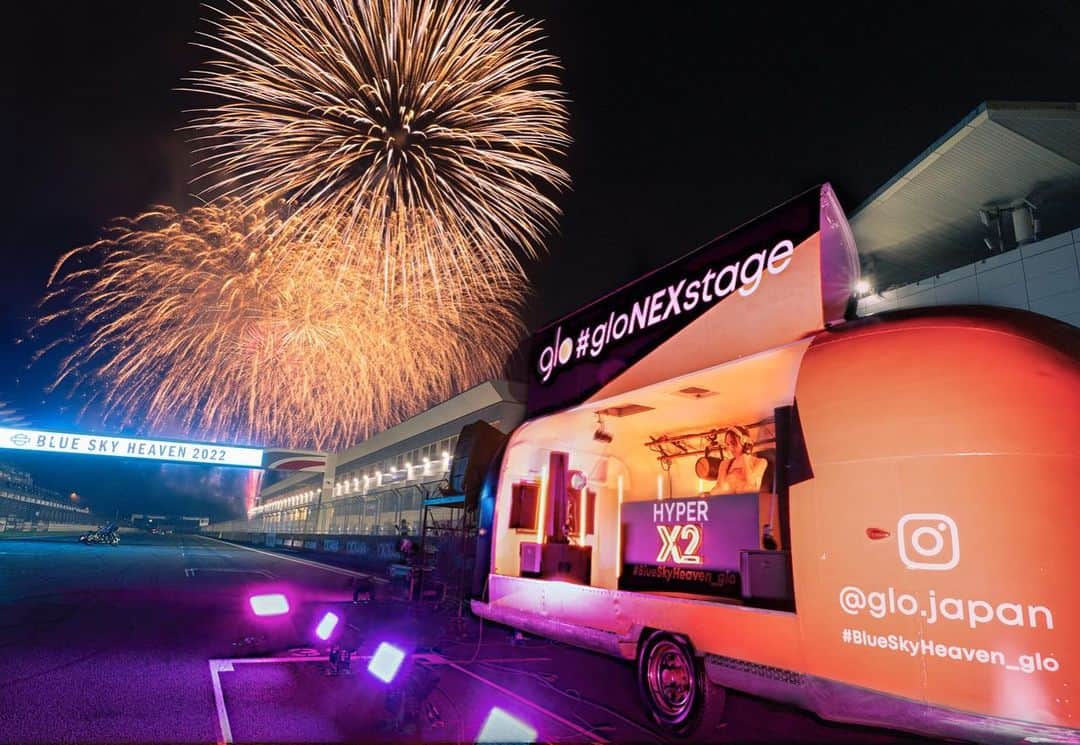 HILOCO aka neroDollのインスタグラム：「#gloNexStage DJ car in circuit🎇🎇🎆🎇🎆🎇✨✨I collaborated DJ with fireworks🤭  富士スピードウェイサーキット内での花火コラボ、@kentarosnow がパーフェクトな写真撮ってくれた😳🤭🎇🎇🎇💯  📷 @kentarosnow ❤️‍🔥❤️‍🔥❤️‍🔥  #HarleyDavidson #blueskyheaven  #ハーレーダビッドソン #ブルースカイヘブン #富士スピードウェイ   @glo.japan @blockfm @harleydavidsonjapan #blueskyheaven_glo #glo #グロー」