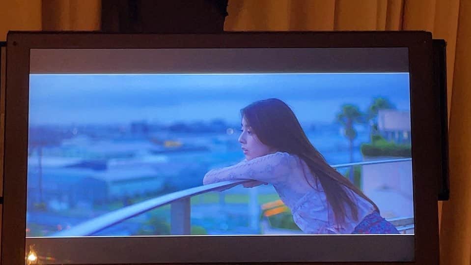 柳ゆり菜のインスタグラム：「LEO「危険な恋」 MVに出演させて頂きました。  ダメだと分かっているのに、身勝手な恋をしてしまった女性を演じました。 切ない歌詞とLEOさんの綺麗な歌声が素敵な一曲です。  ぜひMVも併せて聴いて頂けたらうれしいです。  https://m.youtube.com/watch?v=pI5g01zo-iU&feature=youtu.be  @leo1voice」