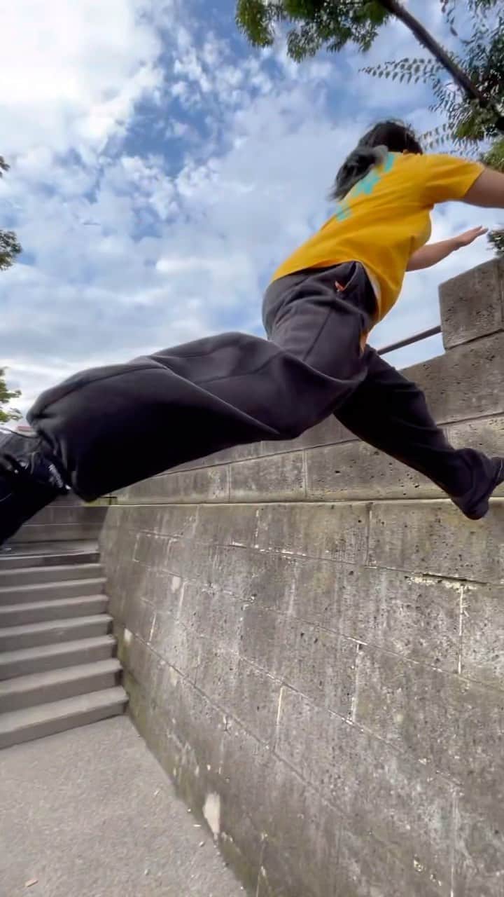 泉ひかり（パルクール）のインスタグラム：「Chill and fun training with @hanaho_yamamoto after big competition.  2個目3個目の動きは初めてやったけど、右に進む方が得意みたい。 次来る時は両方とも上の段乗りたい🔥  👕 @forget_never_clothing  @etrefort_parkourclothing @etrefort_clothing   ⁡⁡⁡⁡#parkour #parkourgirl #girlspower #girlparkour #freerunning #parkourgirls #seeanddo #traceuse #traceur #running #training #jump  #activity #movemet #traceuselife #lache #パルクール #パルクール系女子 #女子トレーサー #フリーランニング #トレーニング #趣味  #フィットネス #跑酷」