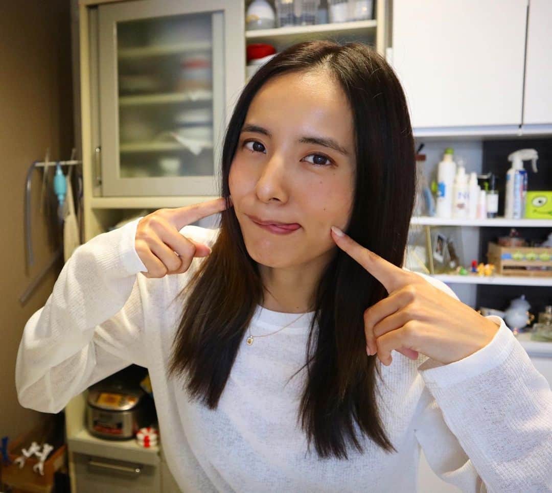 佐野千晃のインスタグラム：「本日のYouTubeはスタバのホワイトモカを家で再現した動画🤤  まじで見て🤤  まじで作って🤤  一緒に味わおう🤤笑  #natural #healthy #good #gilrs #gilr #cool #cute #ooted #selfie #self #face #スポーツ女子 #スポーツ #ハワイ #笑顔 #ひまわり#ホワイトモカ #YouTube #美味しい」