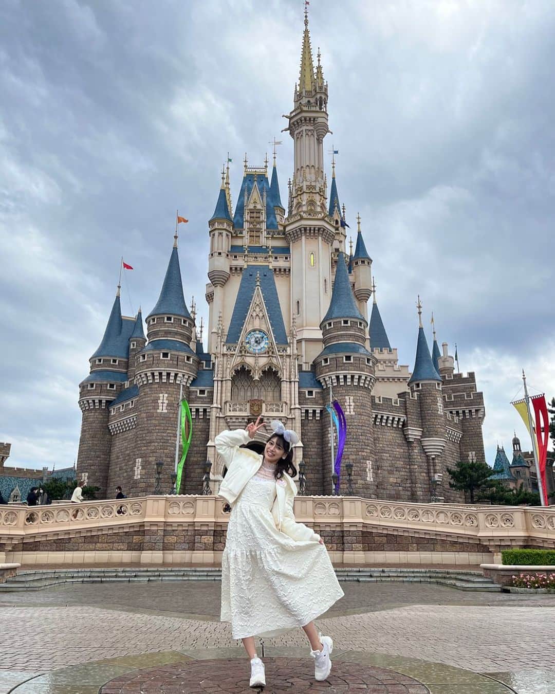 藤田いろはのインスタグラム：「めっっっちゃ久々のランドに行ってきた🐭🎀 ⁡ ディズニー大好きだし千葉出身だしで多分高校くらい以降からは年一以上は行ってるはず🔥 完全にシー派だけど、久々のランドも楽しかったー！ ランドは夜にビックサンダー乗るのが好き❤︎ ⁡ ⁡ ⁡ ⁡ ⁡ ⁡ ⁡ ⁡」