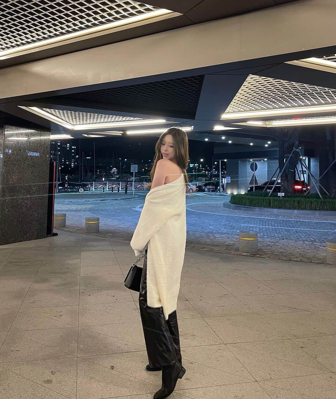 Choi Somiさんのインスタグラム写真 - (Choi SomiInstagram)「⠀⠀⠀⠀ #글랜더 #glander  깨죽을 사랑하는 여자 🐈‍⬛♥   그리고 늘 한계가 없는 내 패션을 좋아해 주는 언니들 👱🏻‍♀️👩🏼」10月21日 21時49分 - cxxsomi