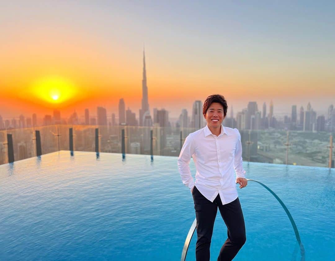辻敬太のインスタグラム：「.  生まれた時から諦め方を知ってる人間なんていないのにいつの間にか諦め方を覚えてしまう。  諦めることを諦めよう。  #経営者#起業家#社長#ドバイ#Dubai」