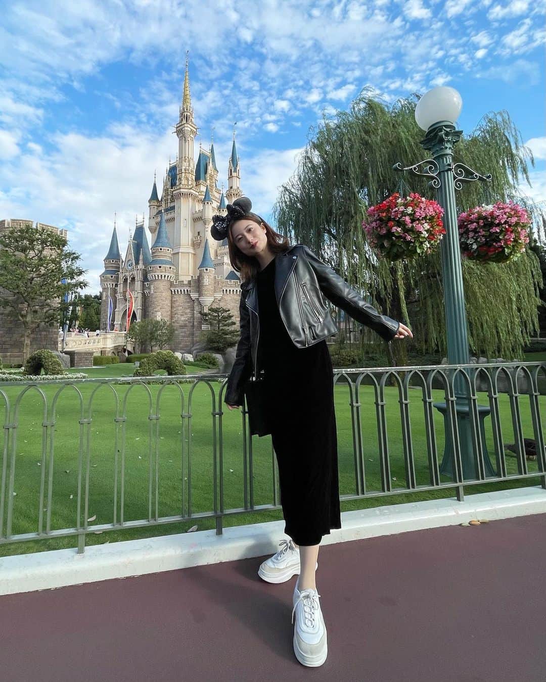 TakeuchiAyaka さんのインスタグラム写真 - (TakeuchiAyaka Instagram)「. . Disney land🐭 大好きなエレクトリカルパレード見れて 美女と野獣も乗れてhappy♡」10月21日 22時45分 - _.a__a__a._