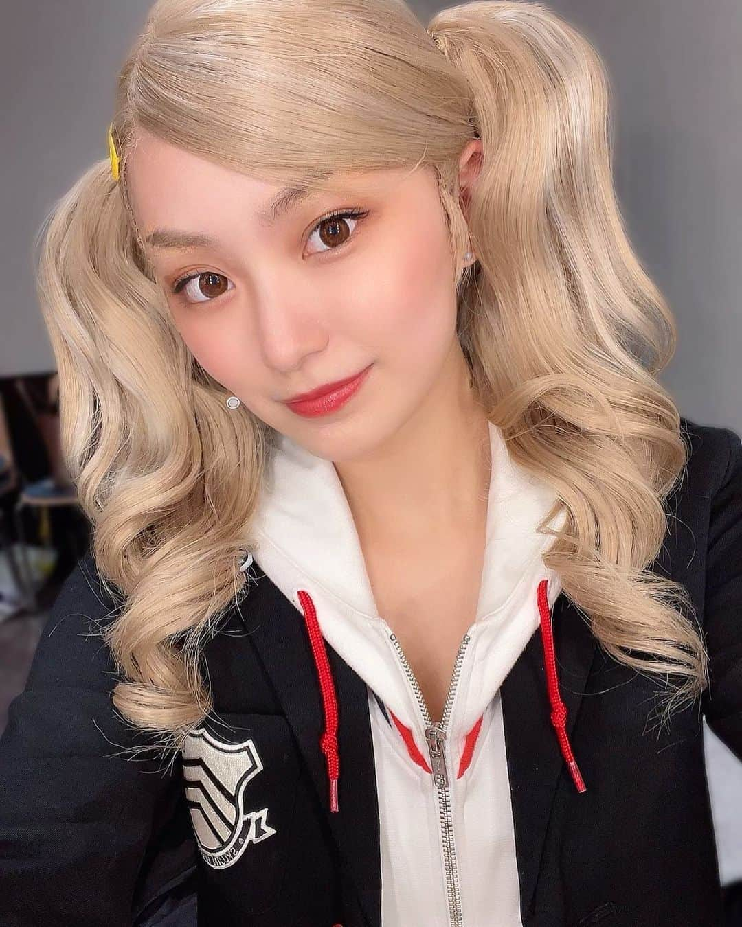 御寺ゆきさんのインスタグラム写真 - (御寺ゆきInstagram)「昨日、舞台『PERSONA5 the Stage #4 』が開幕されました！！ . 1公演1公演を大切にして皆さんにお届けします！最後まで全力で駆け抜けます🔥🔥 . 今回はファイナルということで 色々とボリューミーで迫力満載です⭐️ やってる側もとっても楽しいです☺️ . 自分自身悔いの残らないように。 みんなに愛されてる高巻杏ちゃんを しっかりと演じきります！ . 当日券もあるみたいなので ぜひ見届けてくださると嬉しいです☺️ . ファイナル、宜しくお願いします！！✊ . #舞台 #ペルソナ #ペゴステ #高巻杏 #杏殿 #ZeppYokohama #2.5次元 #アニメ #ゲーム #ファイナル」10月21日 23時16分 - terashi1220