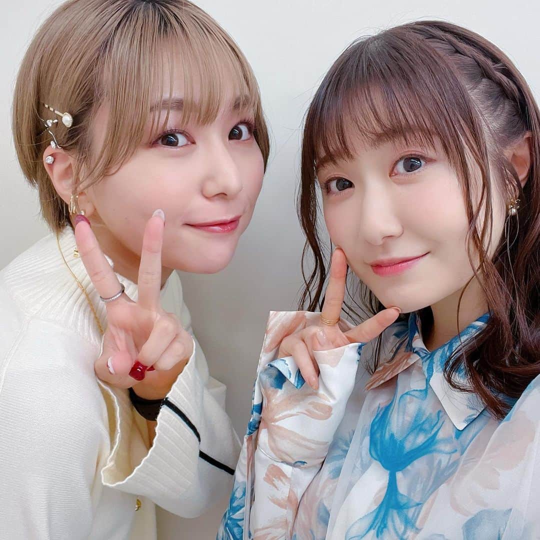 日高里菜のインスタグラム：「⁑ 連れカノイベントでした！  声が出せない中たくさん反応してくれてありがとう☺️  放送後のイベントは今回が初めてだったので 色々と話せて楽しかったな〜！ でも4人のお泊まり会の話とかもしたいので またキャストみんなでイベントしよ！  そして富田ちゃんは無事🍅食べたみたいです！ ほんとかわいい！！！！！！！ ほんといいこ！！！！！すき！！  #連れカノ　#イベント #富田美憂 ちゃん　#可愛い #野菜食べよう　#健康第一」