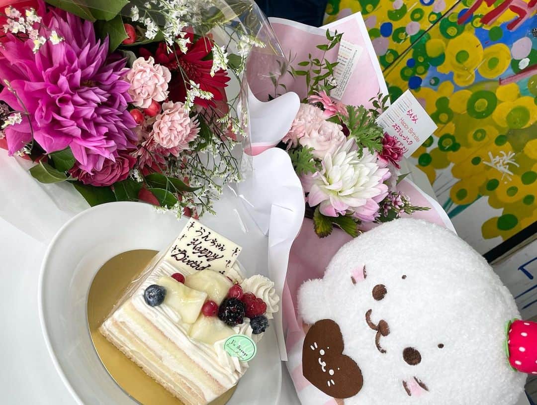 松田蘭さんのインスタグラム写真 - (松田蘭Instagram)「ステラミュージック⭐︎ドライブ お誕生日は9月なのにこんなにも長く お祝いしてくれてとっても嬉しかった！  プレゼントやケーキ、お花大事にします♡  えっちゃんのお誕生日も直接 おめでとうが伝えられて良かったです♡  素敵な思い出になりました♡ また次回ステミュよろしくお願いします！  #ステラミュージックドライブ #ステミュ #イベント #生誕祭 #誕生日 #公開収録 #コスプレ #レースクイーン #rq #racequeen  #松田蘭 #松田ちゃんたち  #まじありがとね ♡」10月22日 0時07分 - ran_mjargtne