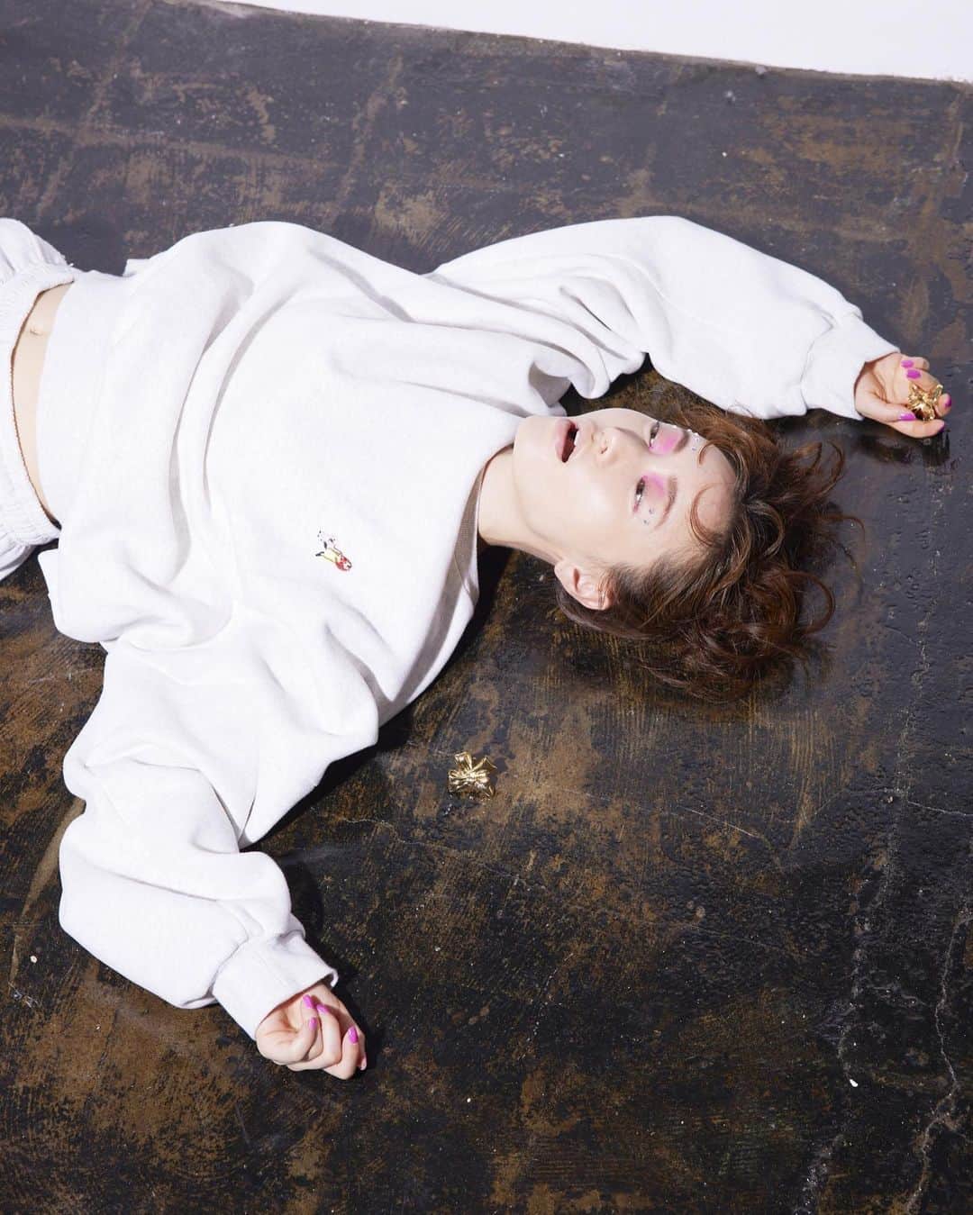 松本まりかのインスタグラム：「退廃  innocent for @fashiongrunge  @littlesunnybitestyle   designer , art director /@littlesunnybityoppy  stylist /  @yurikaden   model / @marika_matsumoto   photographer /@sanomadoka_photo   hair and make up /@akikohachinohe」