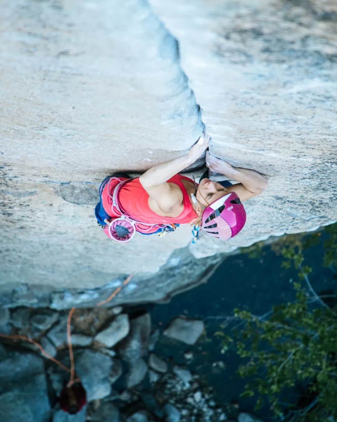 カタリーナ・ザーヴァインさんのインスタグラム写真 - (カタリーナ・ザーヴァインInstagram)「Tradclimbing ➡️ Sportclimbing  After a great time in Cadarese full of finger cracks, handjams, stemming and corners it's time to go to Arco for some sportclimbing with the @austriaclimbing youth team.   Photo by @jonglassberg in Yosemite some years back.  @lasportivagram @petzl_official @marmot_mountain_europe #foryourmountain #accesstheinaccessible #Yosemite #cadarese #tradclimbing #fingercrack #climbing」10月22日 0時42分 - katha_saurwein