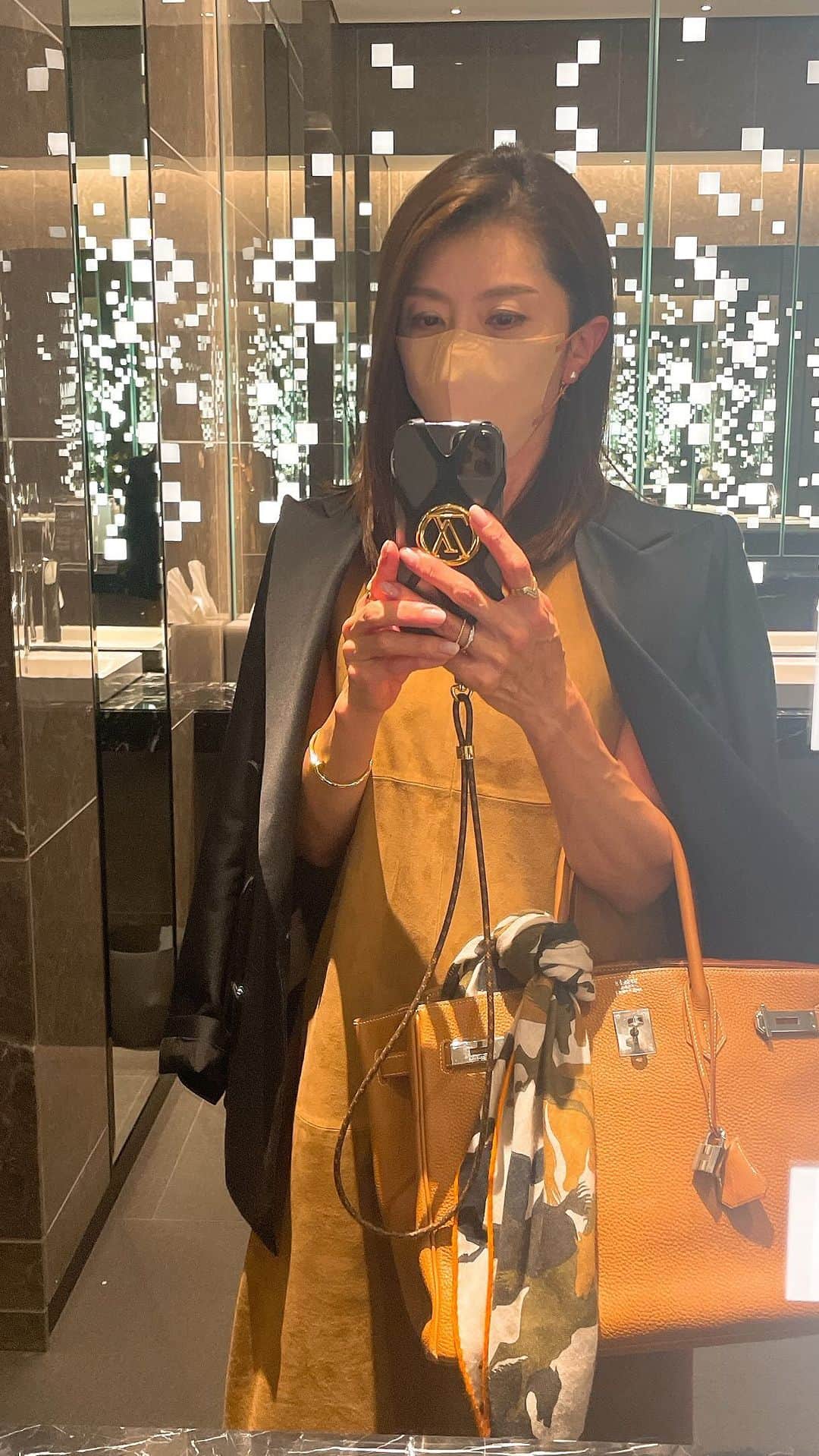 坂田陽子のインスタグラム：「#フォーシーズンズホテル東京大手町  39Fにあるフレンチ　@esttokyo  へ。 ・ 素敵な空間で久々の贅沢ランチ。 アンコウのソテーがとても美味しかった。 ご馳走様でした！」