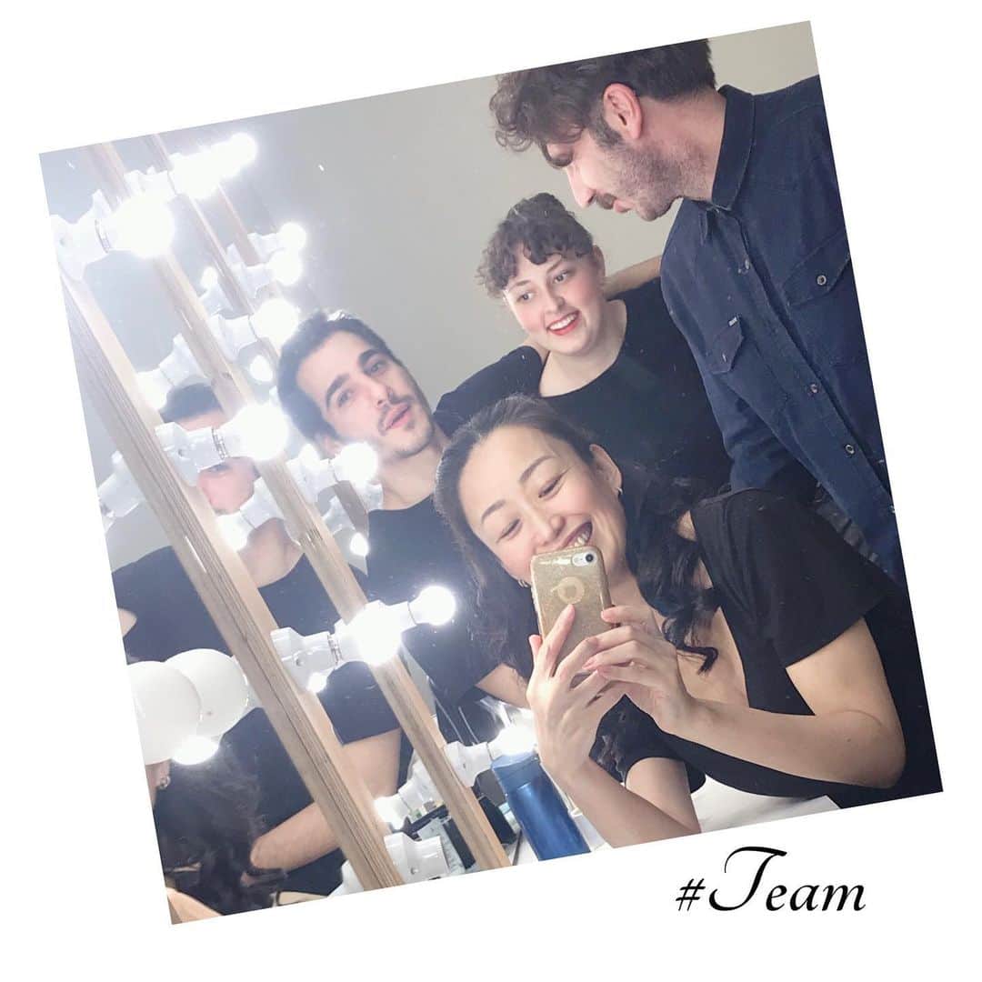 高野あゆ美のインスタグラム：「Love you guys ❤️ Sezona çok güzel başladık, iyi ki varsınız iyi ki beraber oynuyoruz, iyi ki bir ekibiz 😘🧿 #team #tiyatro #ekip #kulis #backstage #durutiyatroataşehir #楽屋 #演劇 #トルコ @durutiyatro」