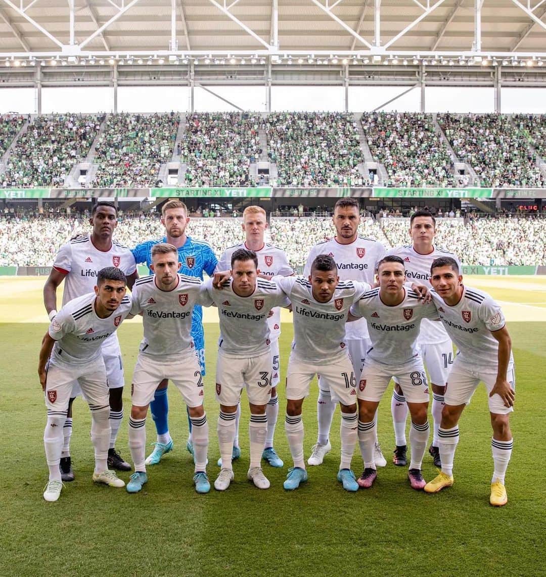 ブライアン・オビエドのインスタグラム：「Termina el torneo para nosotros, no de la forma que queríamos pero luchamos hasta el final. Muchas gracias a toda la familia de Real Salt lake por todo el apoyo siempre🙏🏼 ahora a trabajar para el próximo año volver más fuertes 💪🏼🙏🏼…」