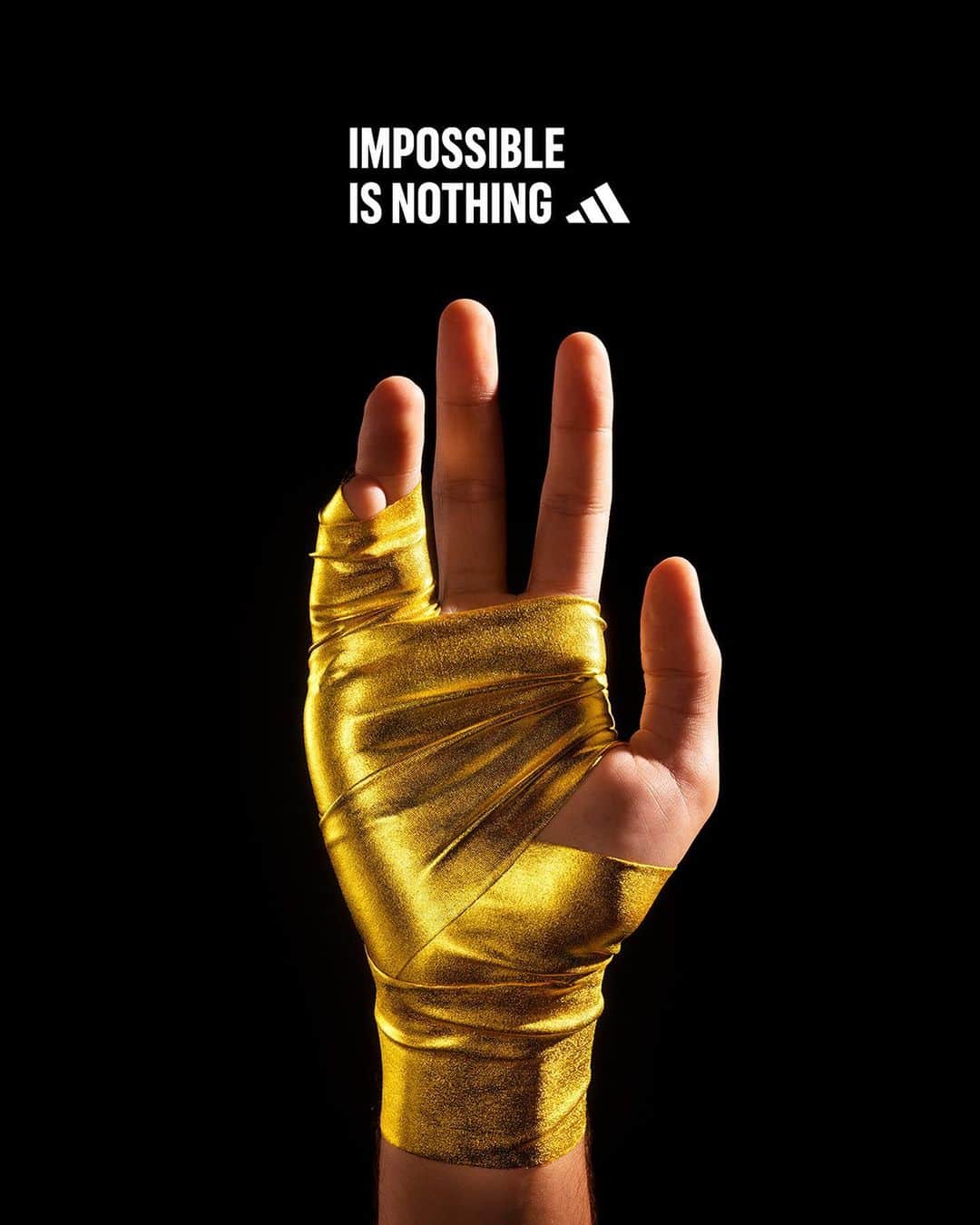 adidas Footballさんのインスタグラム写真 - (adidas FootballInstagram)「It's KB9's world; we’re all just living in it. 👑   #adidasfootball #ImpossibleIsNothing #RMCF」10月18日 4時55分 - adidasfootball
