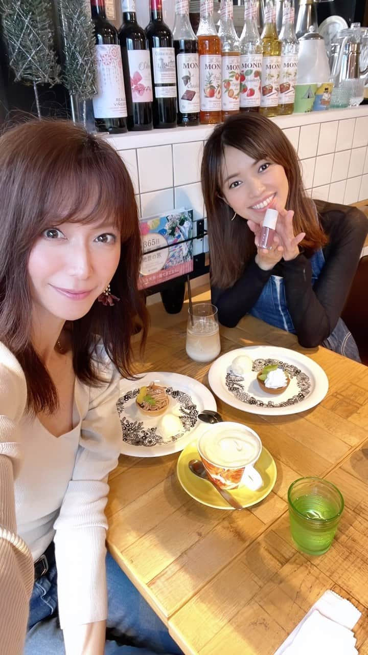 渡辺安里のインスタグラム：「安里ちゃんと🍽💕  なかなか会えてないなぁと思っていたら半年ぶりでびっくり😳  やっぱり楽しいアンリちゃん😆 今日もいっぱい笑ったねーー😂😂😂  年下だけど、頼りになるし、可愛いし、面白いし 大好きよ〜😚💕  またすぐ会おうねん✌️✨✨✨  #model#japanesemodel#friend#cafe#nagoyacafe#nagoyamorning#lunch#cake#モデル#日本人モデル#名古屋モデル#大阪モデル#東京モデル#カフェ#名古屋カフェ#カフェはしご#モデル友達#キャリア長いふたり」