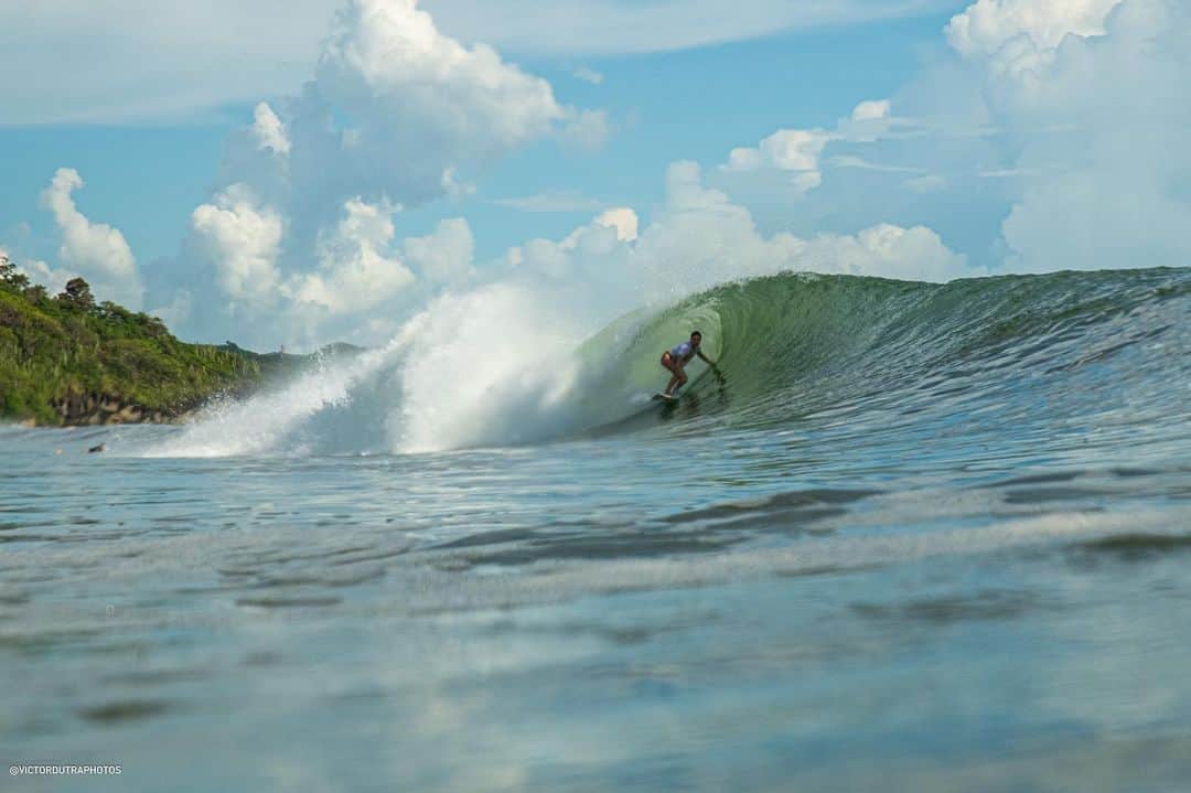 のインスタグラム：「I love this place 🌤🇳🇮  📷💦@victordutraphotos   #surf #surfing #waves #watershot #水中写真」