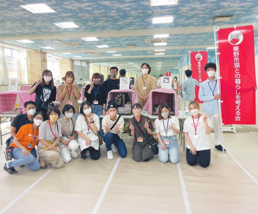 加藤優のインスタグラム：「.  先日、〝はだねこ〟様こと  @hadaneko.11  「秦野市猫との暮らしを考える会」の 譲渡会におじゃまさせていただきました…！  今回は小田原市さんとの合同譲渡会ということでしたが 相変わらず可愛い猫ちゃんたちがいっぱい…。  猫ちゃんを家族に！とお考えの方はぜひ 定期的に開催されている譲渡会に行ってみてください…！  猫は家になつく子が多いので、 譲渡会では知らない場所に来て緊張している子もいますが トライアルでお試し期間もいただけるので 実際にお家で猫ちゃんとふれあうことも可能です🐾  大きい猫ちゃんは、子猫ちゃんより 免疫力がしっかりしている子が多いので、 初心者の方にも心強いと感じています…！  もちろん、人がしっかり猫ちゃんのことを勉強し 家族にお迎えできることが理想だと個人的には思います☺️  またこの度、 Sunny Catchball 女子野球塾の代表として はだねこ様の賛助会員とさせていただく運びとなりました。  微力ながら、こういった方々の ご活動を拡めていけたらと思います…！  すべての猫ちゃんたちに幸あれ！！  ⭐️次回の保護猫ちゃん譲渡会⭐️ 秦野市猫との暮らしを考える会 🟠日時:11月13日（日）  🟠場所:フルールはなもと3階  (小田急線東海大学前駅南口徒歩1分） 🟠事前予約制となっております⚠️ (10/30(日)9:00~お申込受付開始)   #里親  #保護猫 #保護猫と暮らす #はだねこ #秦野市猫との暮らしを考える会 #秦野市」