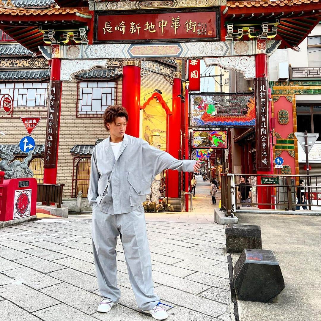 古澤勝吾さんのインスタグラム写真 - (古澤勝吾Instagram)「セットアップ😉  これからまた服選びが楽しくなっていく時期や〜😆  みんなはどんなコーデが好きですか〜⁉︎  SYS🧑🏽‍🦱💋次はセットアップ😁お楽しみに〜🥰  #元プロ野球選手の私服 #shogo'sファッション  #ファッション #メンズファッション #lip_arrowSYS #nike  #ナイキスニーカー #古澤勝吾」10月17日 20時51分 - ami___go0905