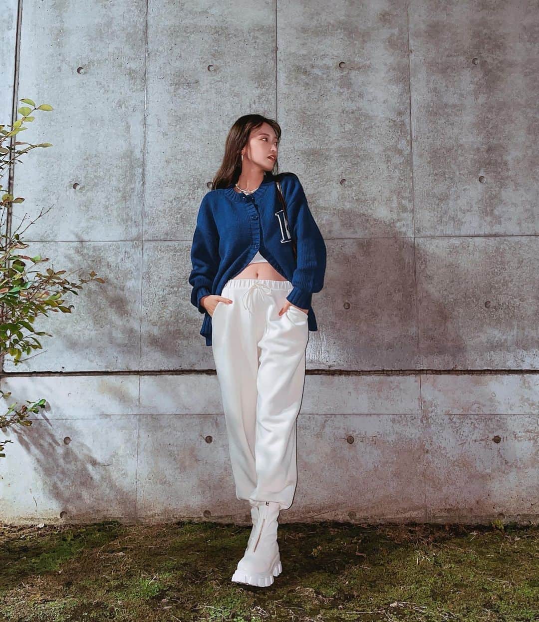 引地裕美のインスタグラム：「🌟🌃🌟🌃🌟  #スウェットコーデ  #ゆうみ服 🧺#laguagem #uniqlo #y2k  #UMine #jpn #옷스타그램 #데일리룩 #코디스타그램 #每日穿搭  #ootd #fashionblogger #WhatIWore #follow #fashionista」