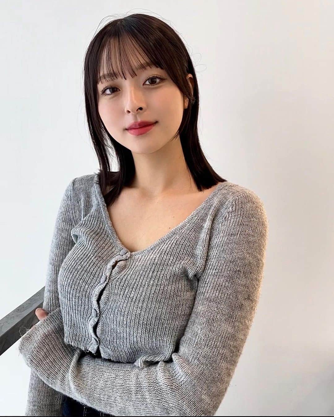 かおりのインスタグラム：「・ ・  毛先がぷつっと可愛い〜！！ まつげも眉毛も整えて🙆‍♀️」