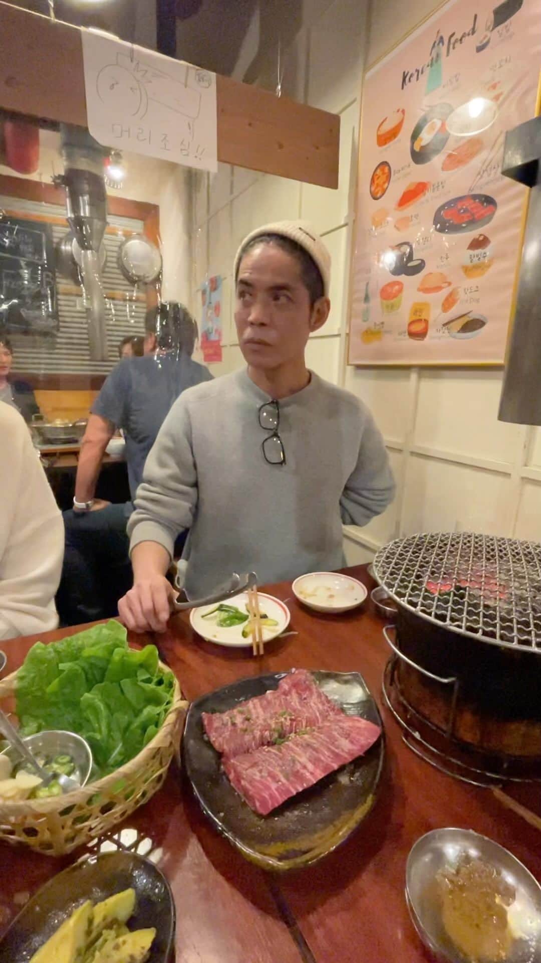 久保田利伸のインスタグラム：「久保田式焼肉の焼き方🤔」