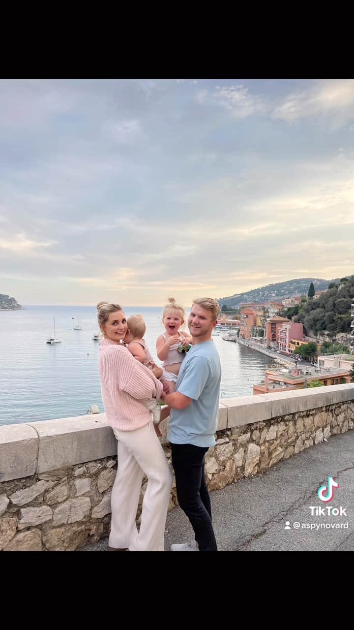 Aspyn Ovard Ferrisのインスタグラム：「10 years and 2 babies later」