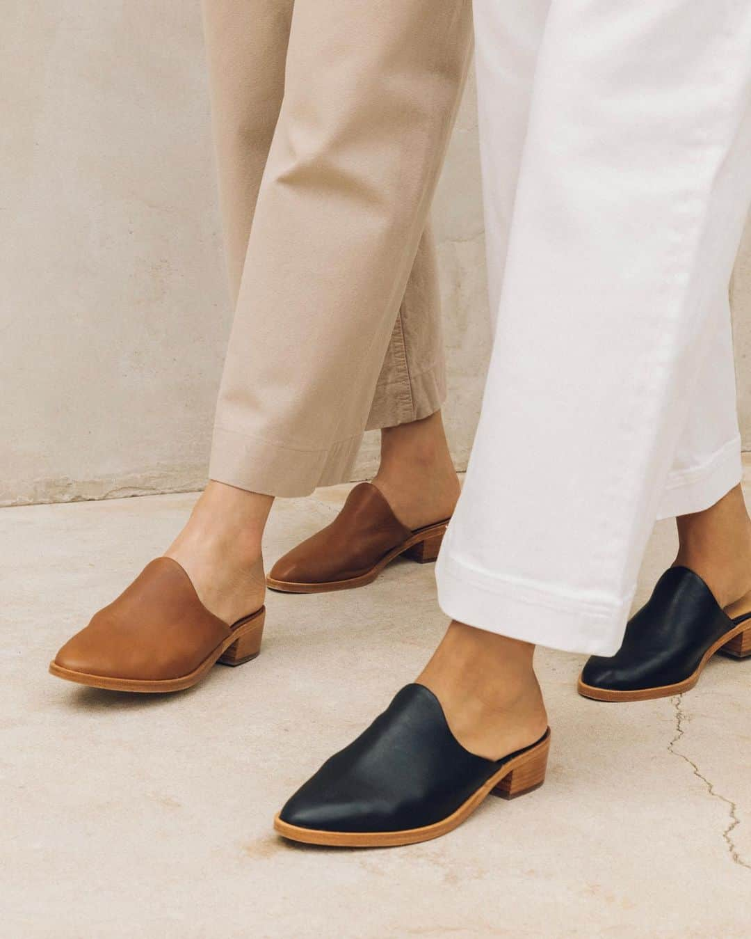 ソルドスのインスタグラム：「Our Venetian mules are made to take you from season to season in style. Featuring an artful upper made of the softest gold-rated leather or suede and a stacked leather heel for maximum comfort, this slip-on-and-go style is your closet's BFF.」