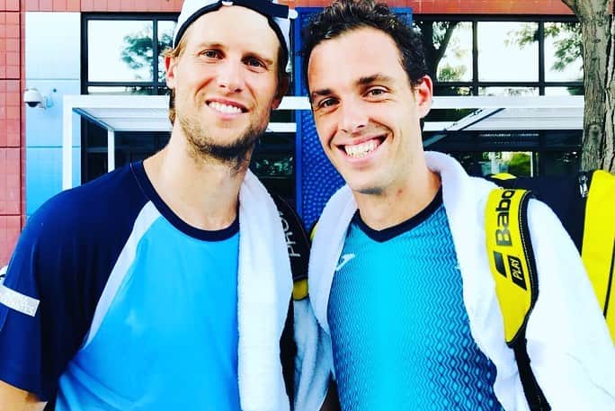 マルコ・チェッキナートのインスタグラム：「Ciao Seppio. Sei stato il primo tennista che ho visto da vicino.  Ma non solo, sei anche stato un modello di dedizione che ancora oggi tengo a mente. Ma non solo, sei anche stato il coinquilino più coinquilino che esista. Ma non solo, sei anche stato il compagno di doppio per scelta non tecnica (😂) preferita! Cercare di sdrammatizzare un momento così intenso non è facile, il messaggio che voglio rimanga impresso è che sei stato il mio esempio. Sei un Amico, Vero! Grazie Seppio💙 #chapeau #tennis  @andyseppio」