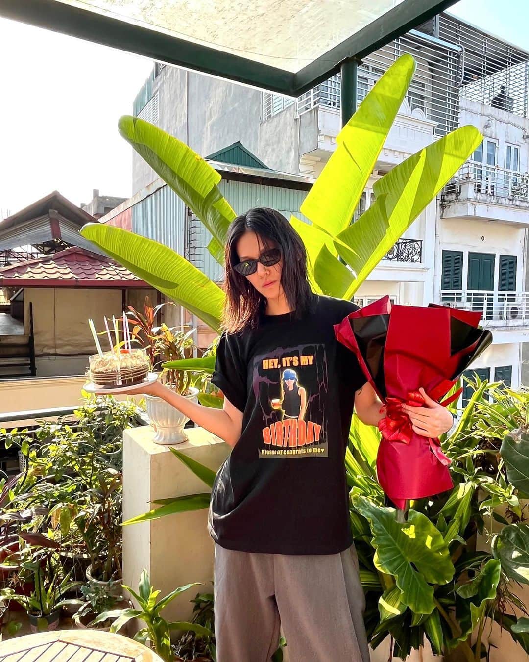 EZのインスタグラム：「birthday in Hanoi🌱」