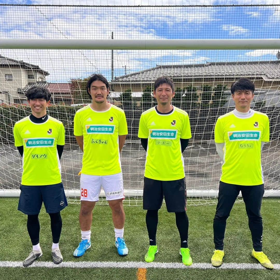 福田俊介さんのインスタグラム写真 - (福田俊介Instagram)「⚽JリーグMyサッカー教室in熊谷⚽  先日JリーグMyサッカー教室が熊谷で開催され、メインコーチ中田浩二さんのサポートコーチを務めました。 子供達が元気に一生懸命やってくれ僕自身もパワーを貰いました！  貴重な機会を与えて下さいました関係者の皆様、浩二さん、村さん、大剛さん、ありがとうございました。  #明治安田生命 #job  #jリーグmyサッカー教室  #サッカー教室 #鹿島アントラーズ #大宮アルディージャ #Jリーグ #中田浩二 　さん #村山祐介　さん #渡邊大剛　さん #ありがとうございました」10月18日 1時18分 - shunsukefukuda28