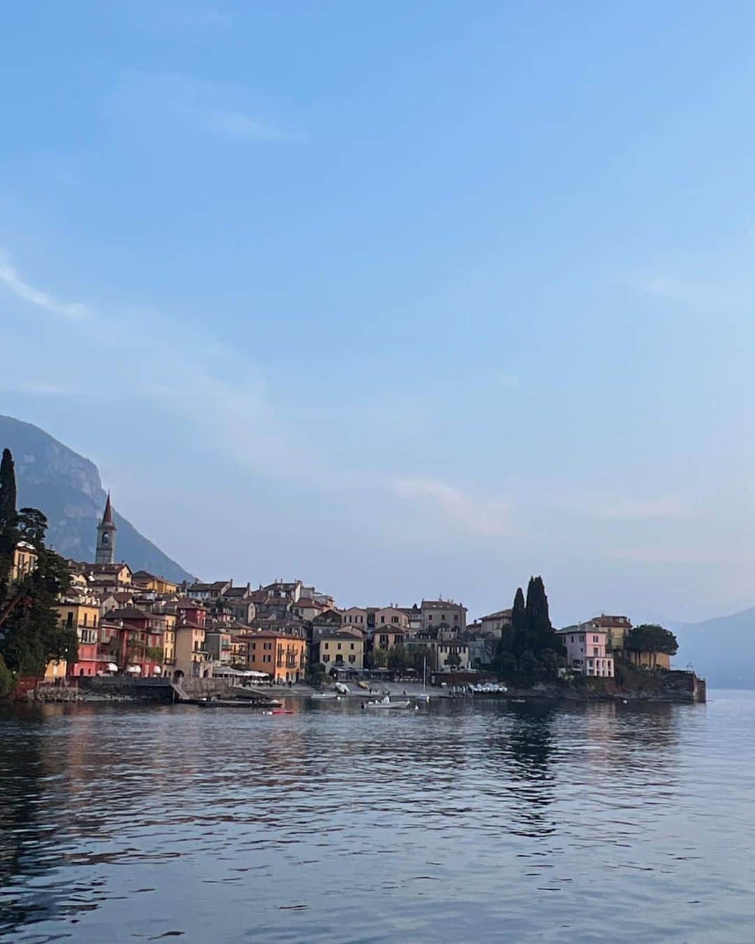 藤井裕史のインスタグラム：「It’s better to come to Como lake from early morning, There is many place to visit. And moving place to place by ship is really good here ⛴」