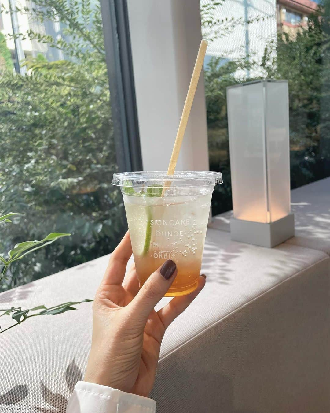 牧野結美さんのインスタグラム写真 - (牧野結美Instagram)「🍹♡  ドリンクと一緒に オルビスディフェンセラ1本が おまけでついてきました☺️🫧  @skincare_lounge_by_orbis   #オルビス  #スキンケアラウンジバイオルビス  #オルビスディフェンセラ」10月18日 14時01分 - yumi_makino_