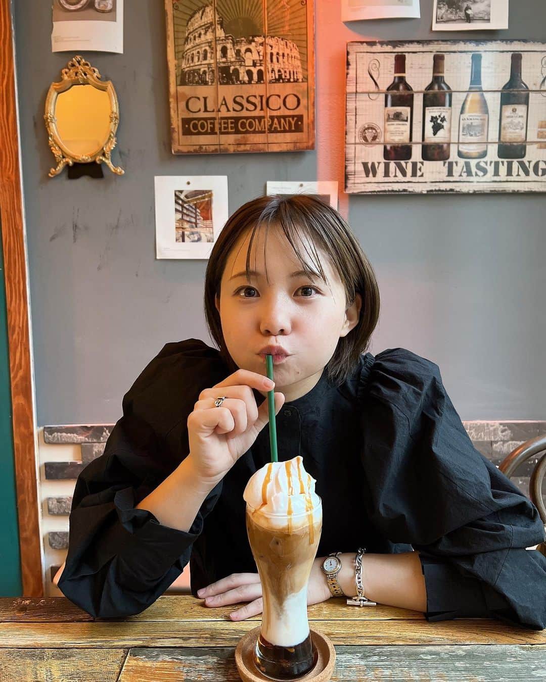 のインスタグラム：「한국에 와있어☕️」