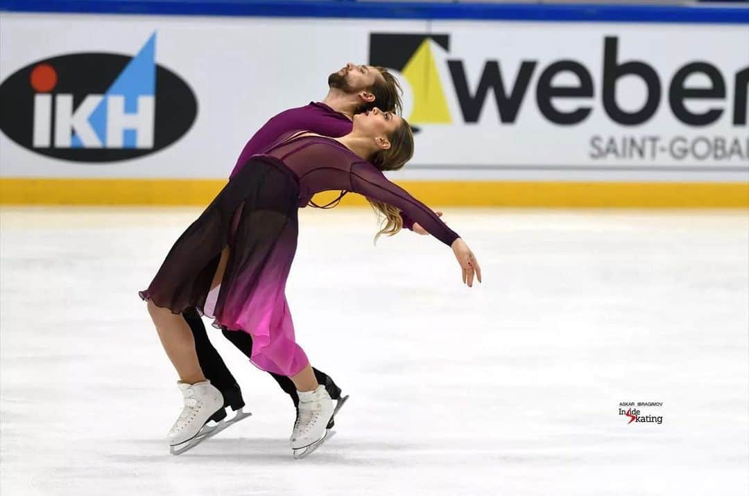 ケイトリン・ホワイエクさんのインスタグラム写真 - (ケイトリン・ホワイエクInstagram)「Back at it this week for our first Grand Prix of the season! Can’t wait to perform for our home crowd this weekend at Skate America ✨✨」10月18日 8時36分 - kait_hawayek