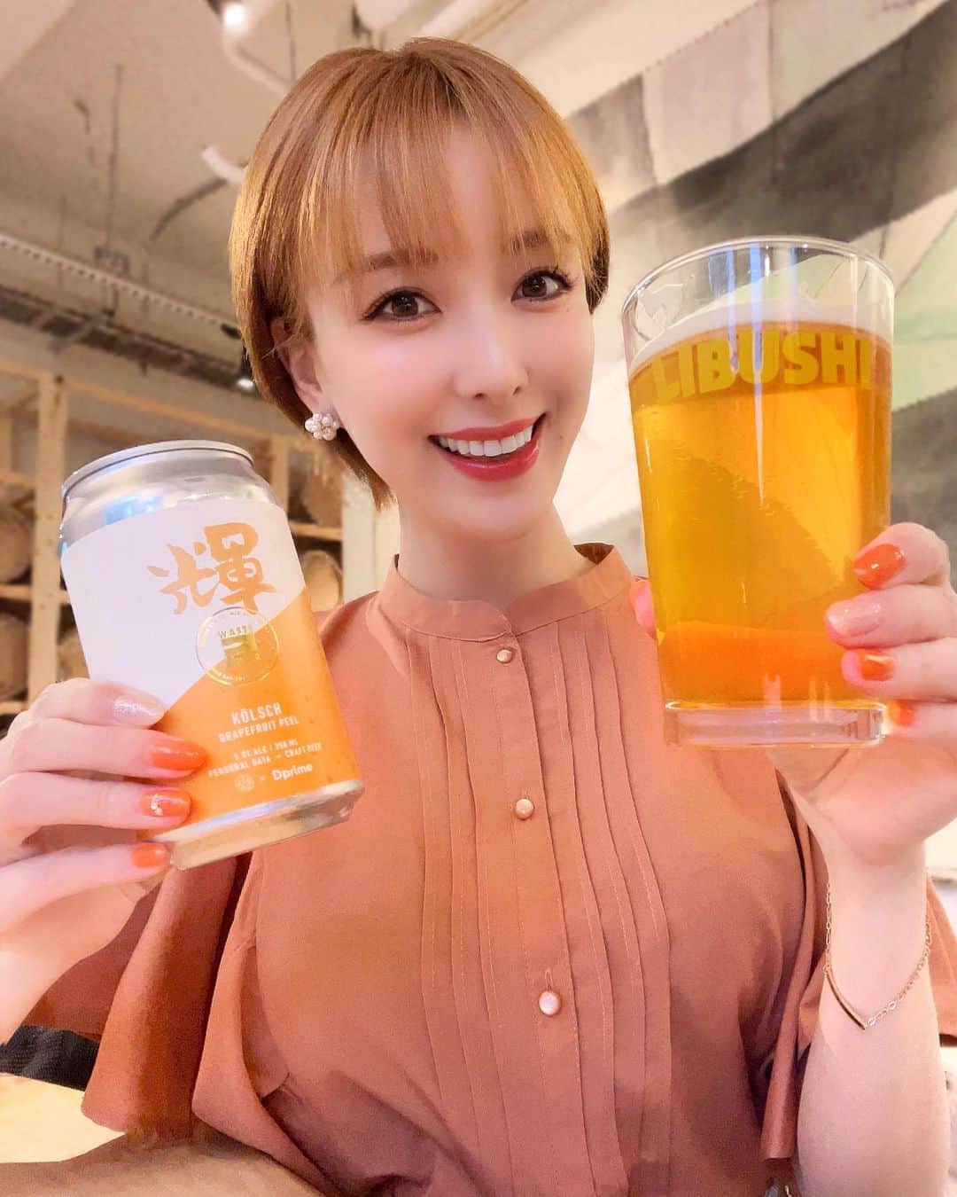 瀬戸早妃のインスタグラム：「みなさんは【Dprime】を知っていますか？😊✨  三菱UFJ信託銀行の新しい情報銀行サービスで、 みなさんがアプリ📱を通して登録した個人データをもとに、社会課題の解決に向けた商品の開発のお手伝いが出来るのです💡🥹  今回は野沢温泉でブルワリーを営むAJB Co.さんとタッグを組まれて、 本来捨てられてしまう廃棄作物を活用し、みなさんのデータと掛け合わせて、それぞれ特徴のちがう4種類のクラフトビールが生み出されました🍻︎💕︎  イベントで頂いたお土産の4種類のビールを全て試飲させて頂きましたが、 どれもとっても香り豊かで凄く美味しくてびっくり…ハマってしまいそうです😳🍺✨  小さな一歩で私も社会の役に立てる【Dprime】  近年フードロス問題が深刻に取り上げられている中、私にも何か出来る事はないか？と考える 素敵なきっかけを頂きました🍫🍋✨  企業の新たな取り組みや意外な一面も見れてとても興味深いですね💕👀🫶  #dprime #dprimelab #libushi #libushibashamichi #ajbrewingco #三菱UFJ信託銀行 #情報銀行アプリ」