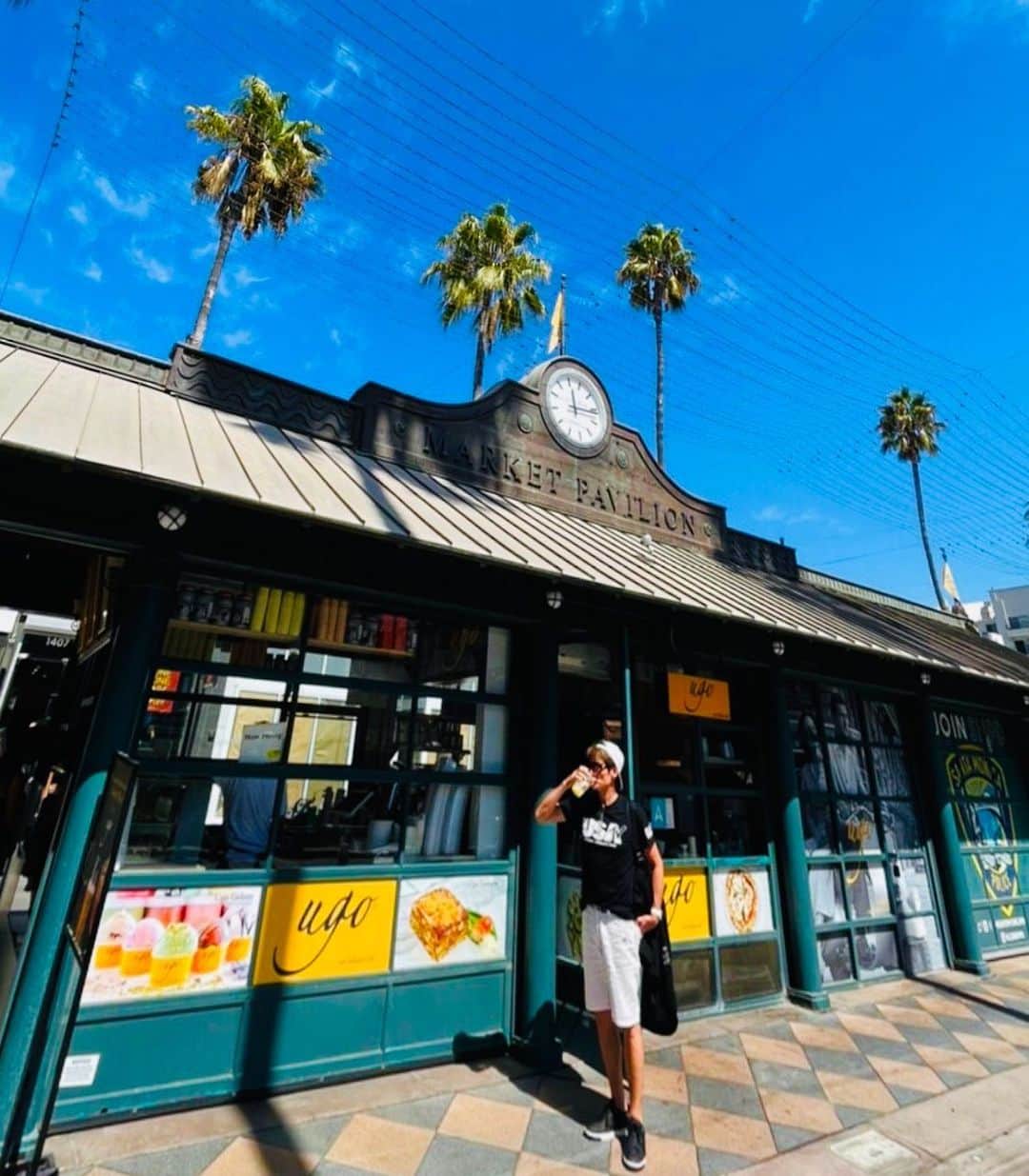 のインスタグラム：「ビーチツアー中のお楽しみlatte time♪shopもcute♡ #california #beachtour #losangeles #usa #beach #love #nature #マイケル富岡 #タレント #俳優 #撮影 #surfershouse #beachhouse #隠れ家 #generalamericanhome #海 #ビーチ #大自然 #癒し #ロス #芸術 #アート #lalife #lastyle #usatv #ビーチツアー #actor #actorslife #shooting #lattetime」